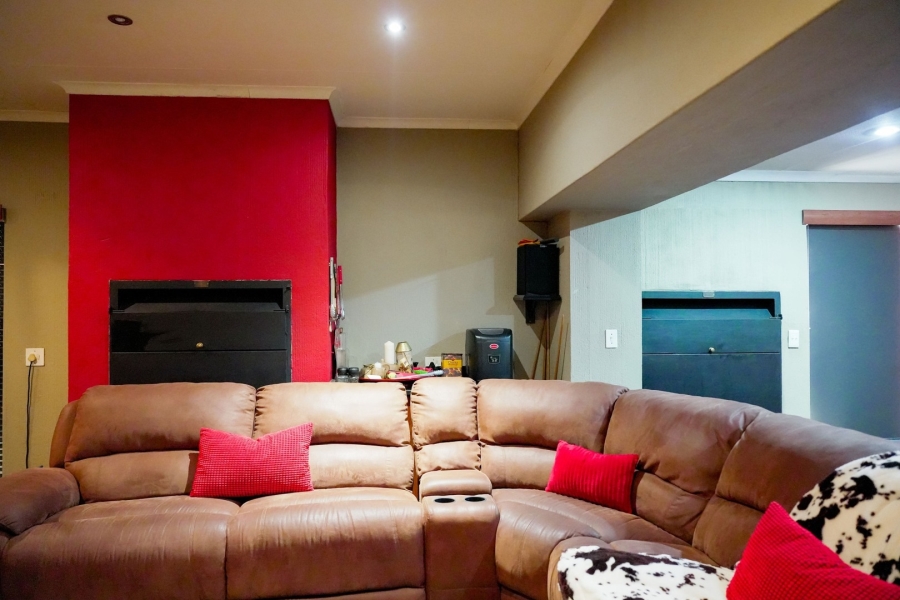 4 Bedroom Property for Sale in Wilkoppies North West